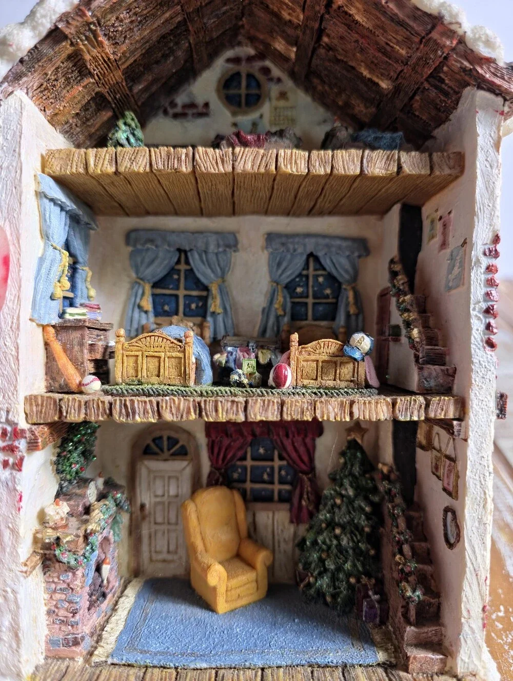 Boyds Bears Miniature Holiday Dollhouse  Cream, Brown, Blue, Yellow 1st Edition